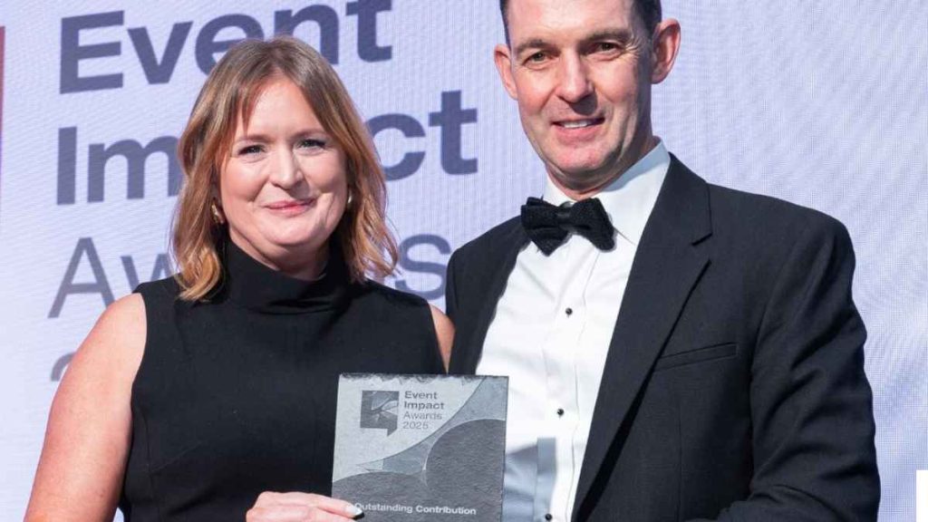 Paul Davis Receiving Award